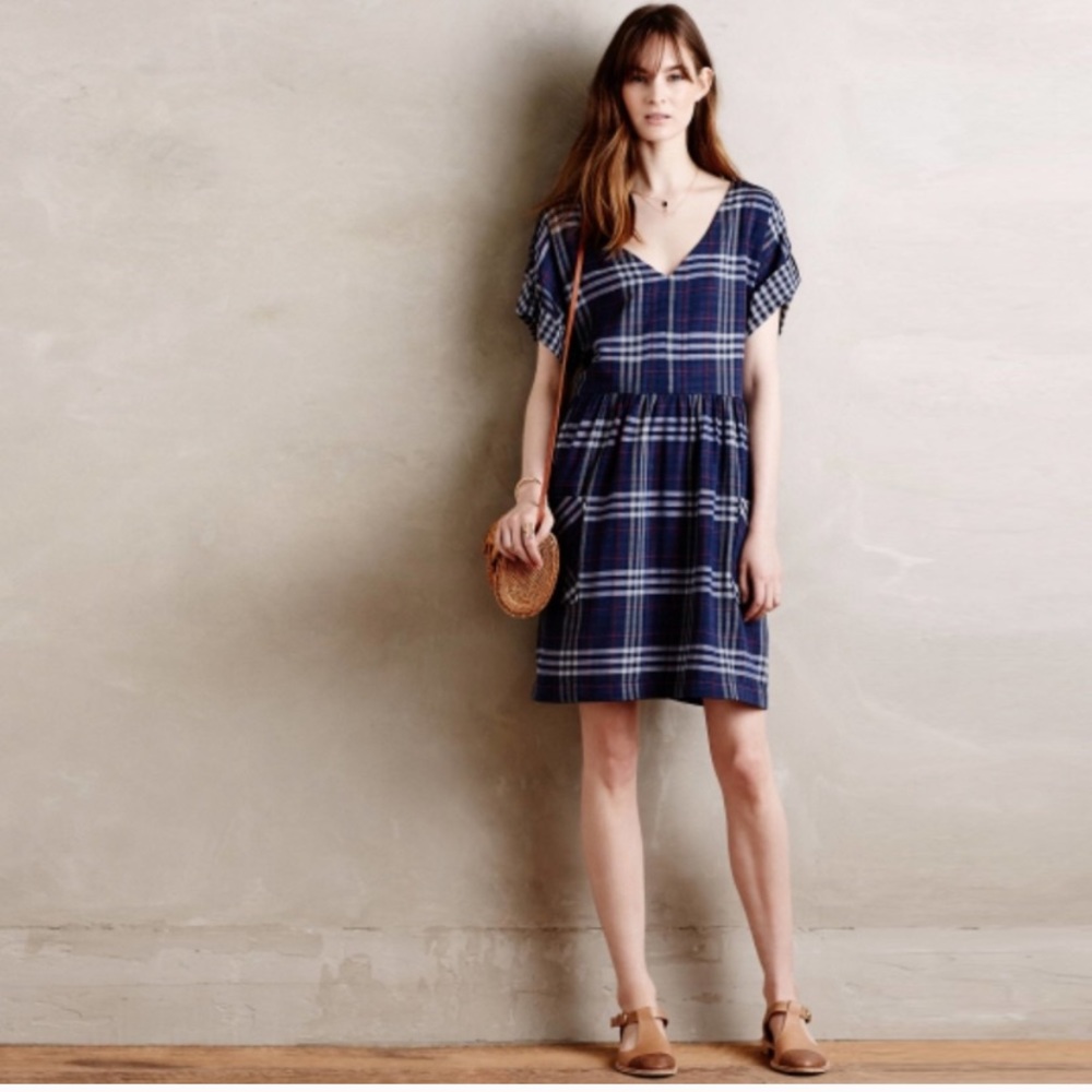 Anthropology holding horses dress